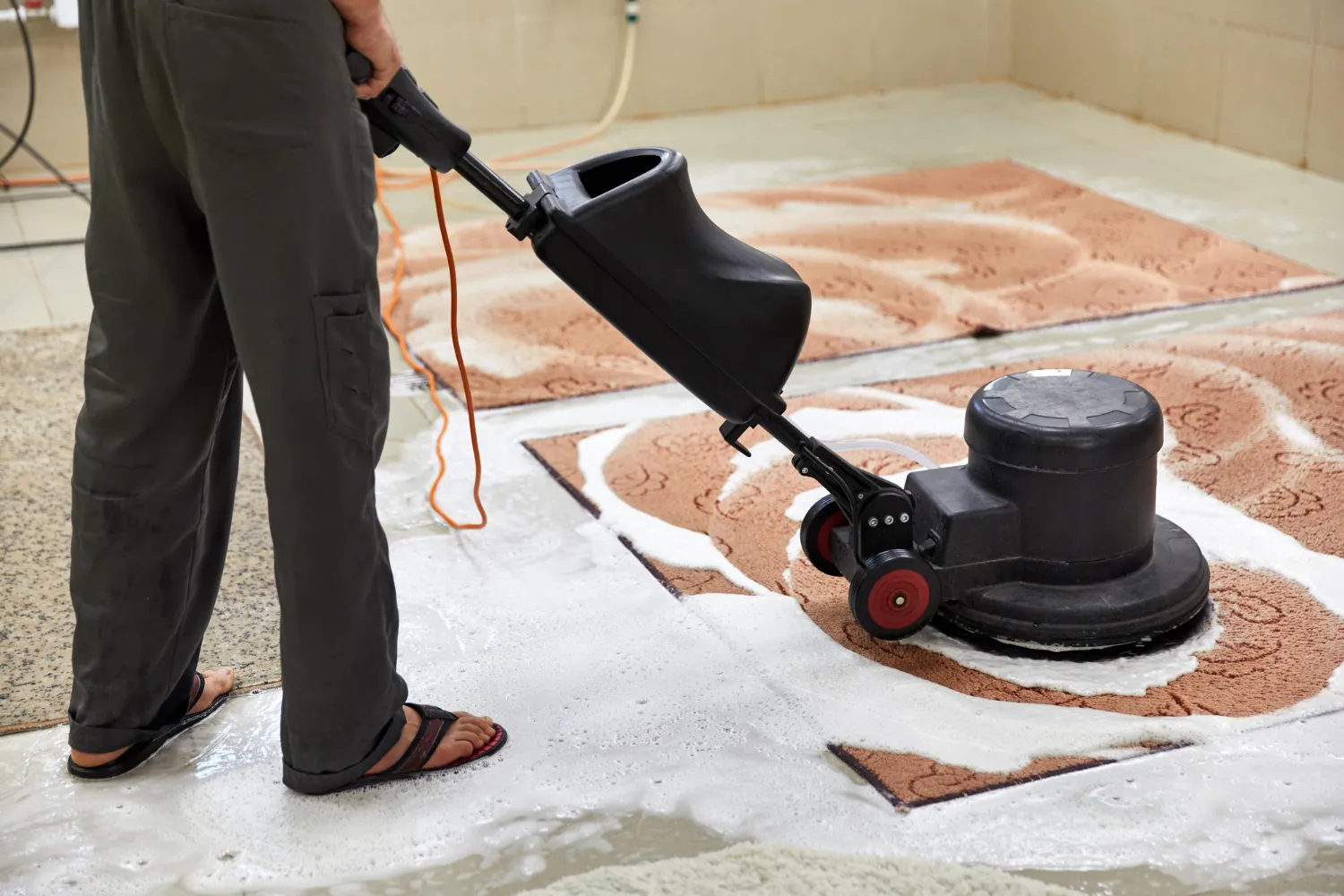 tchnician using scrubbing machine cleaning rug